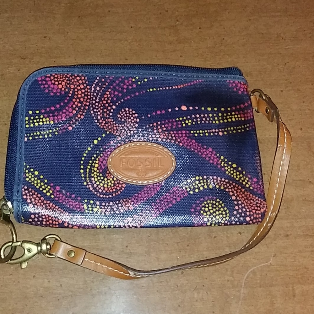 FOSSIL wristlet